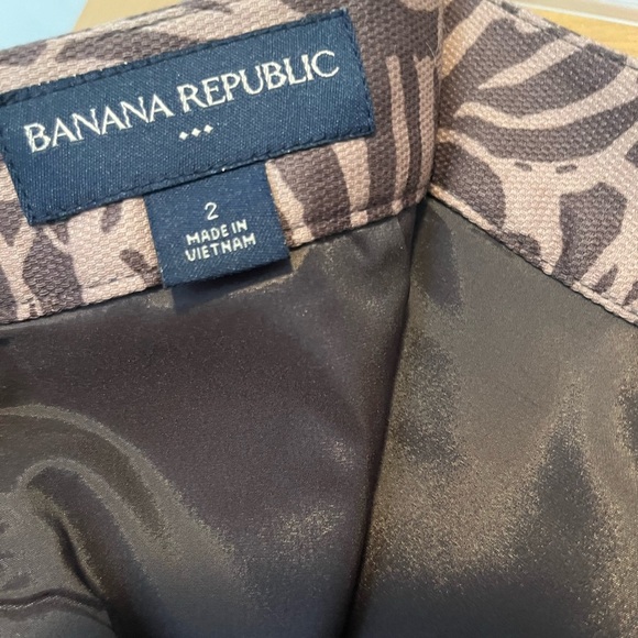 Knee high Banana Republic Jungle Print Skirt - Picture 7 of 7